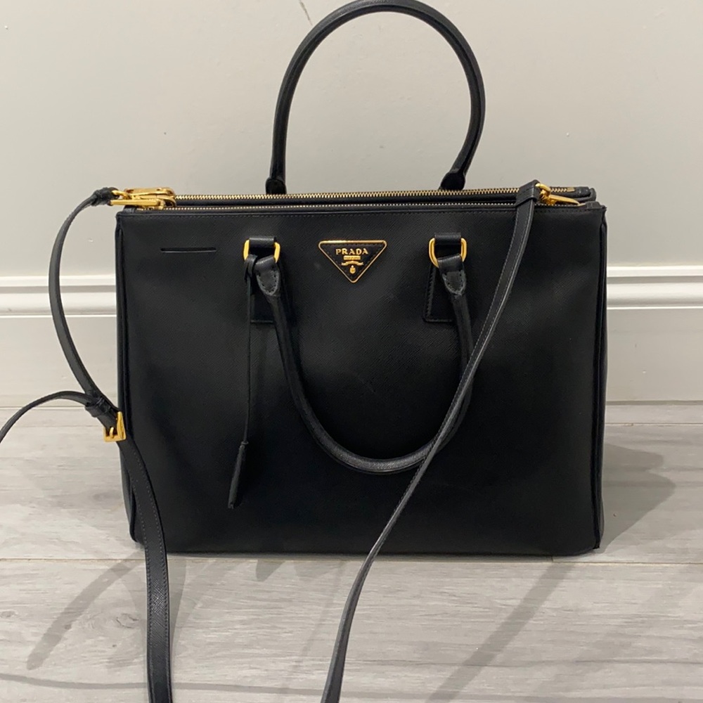 Medium Prada Galleria Saffiano leather bag